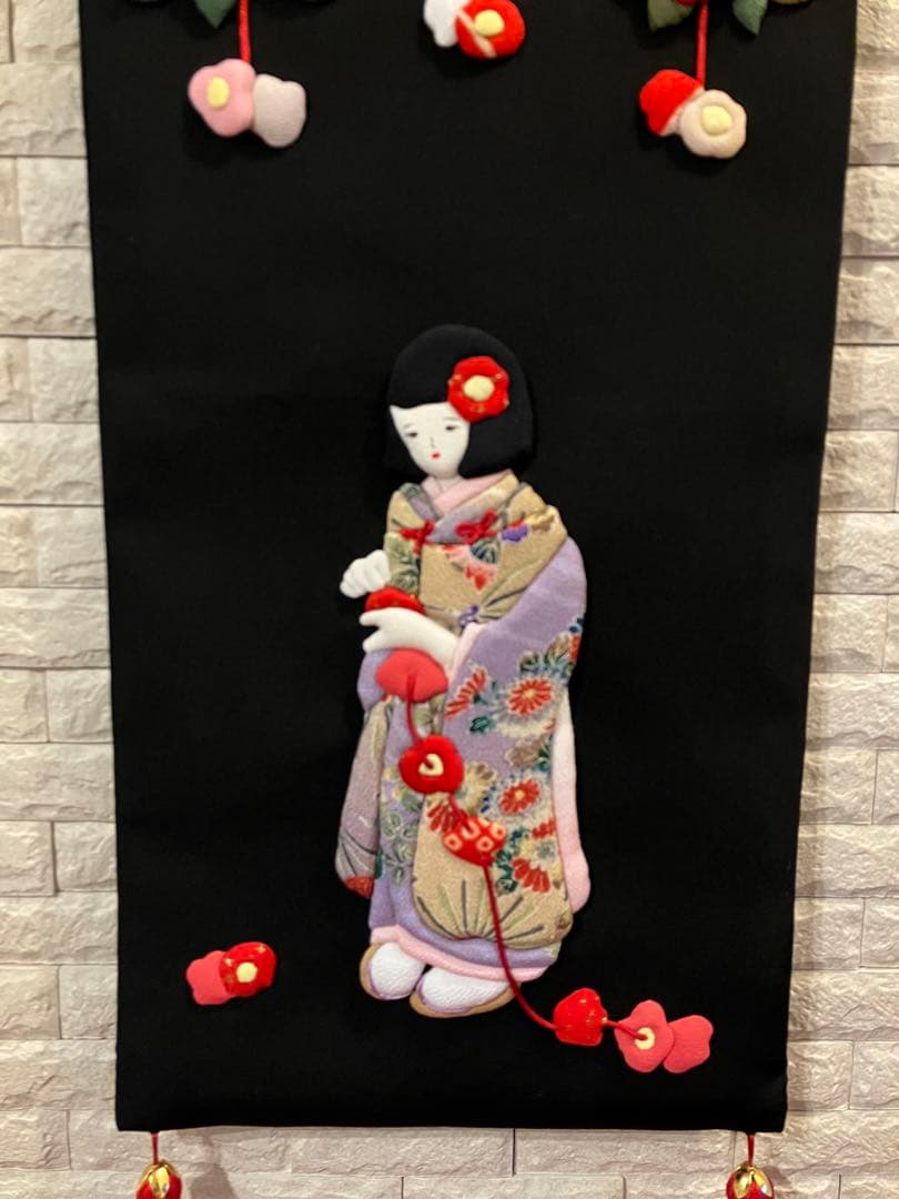 ちりめん細工　椿のつるし飾りと椿集めのタペストリー