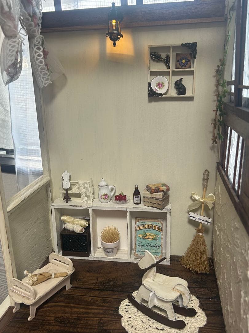 木製ドールハウス.背景ボード.ミニチュアハウス.ハンドメイド.家具小物類セット