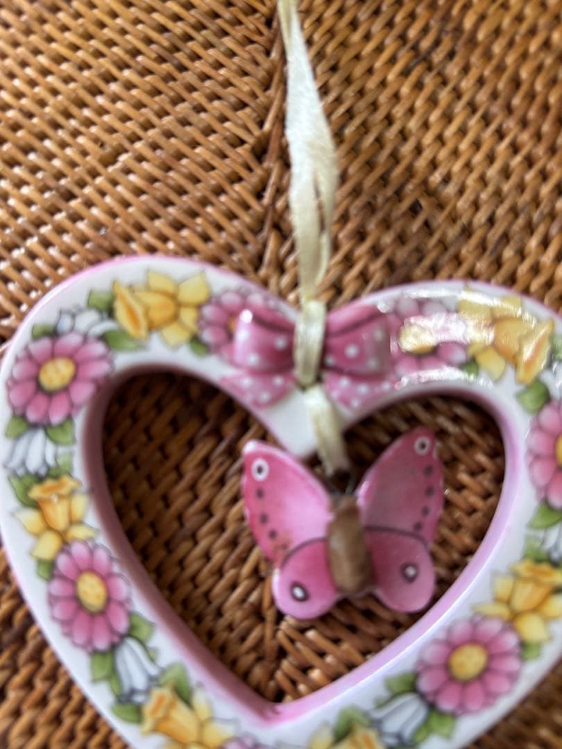 ビレロイ　ボッホ　陶器壁掛け　蝶々