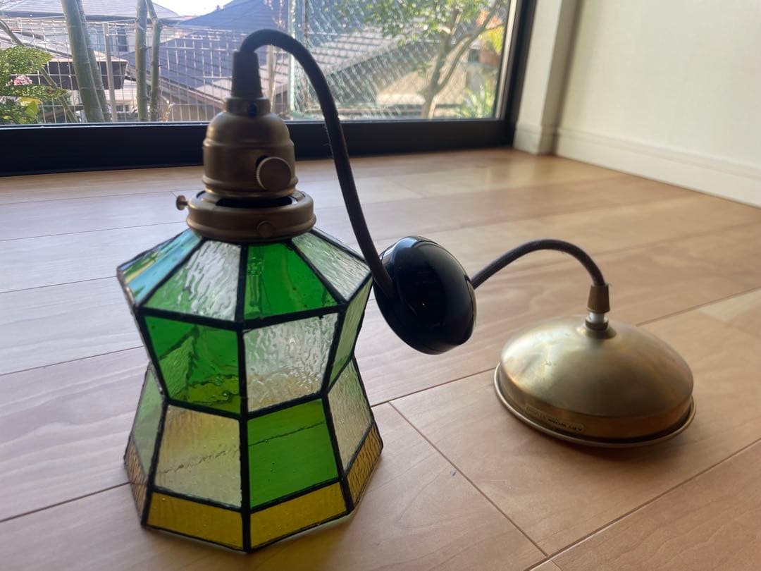 ステンドグラス ペンダントライト 真鍮製 レトロ 北欧　吊り下げ照明　カフェ照明