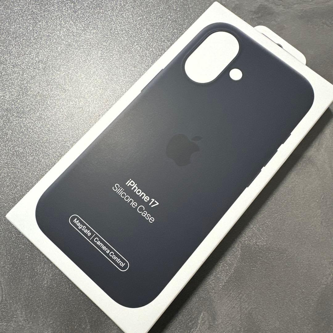 新品未開封　アイフォン17 純正　シリコンケース