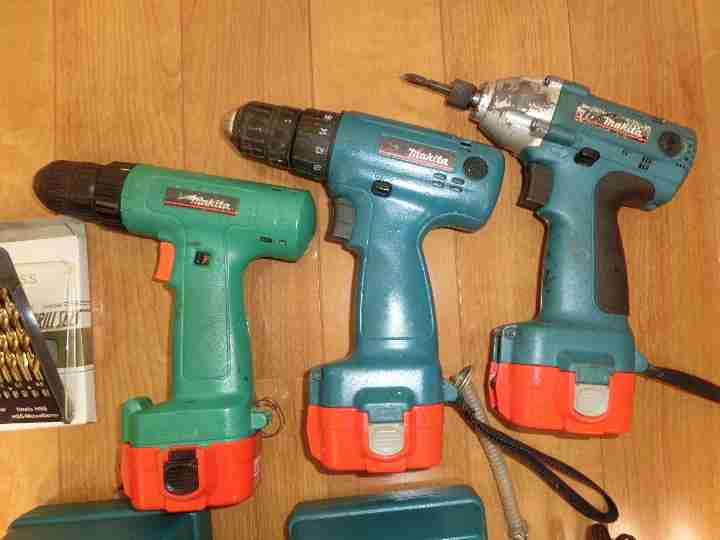 9.6ｖマキタ充電式ドリル・インパクトドライバ－・充電器・電池・ドリルビット