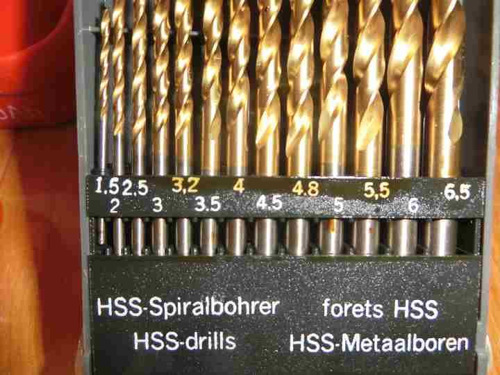 9.6ｖマキタ充電式ドリル・インパクトドライバ－・充電器・電池・ドリルビット