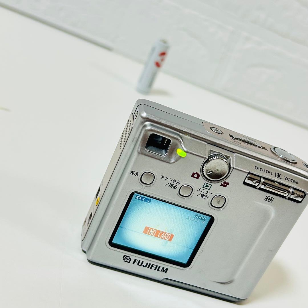【動作品】 【外観美品】FUJIFILM FINEPIX 40i シルバー