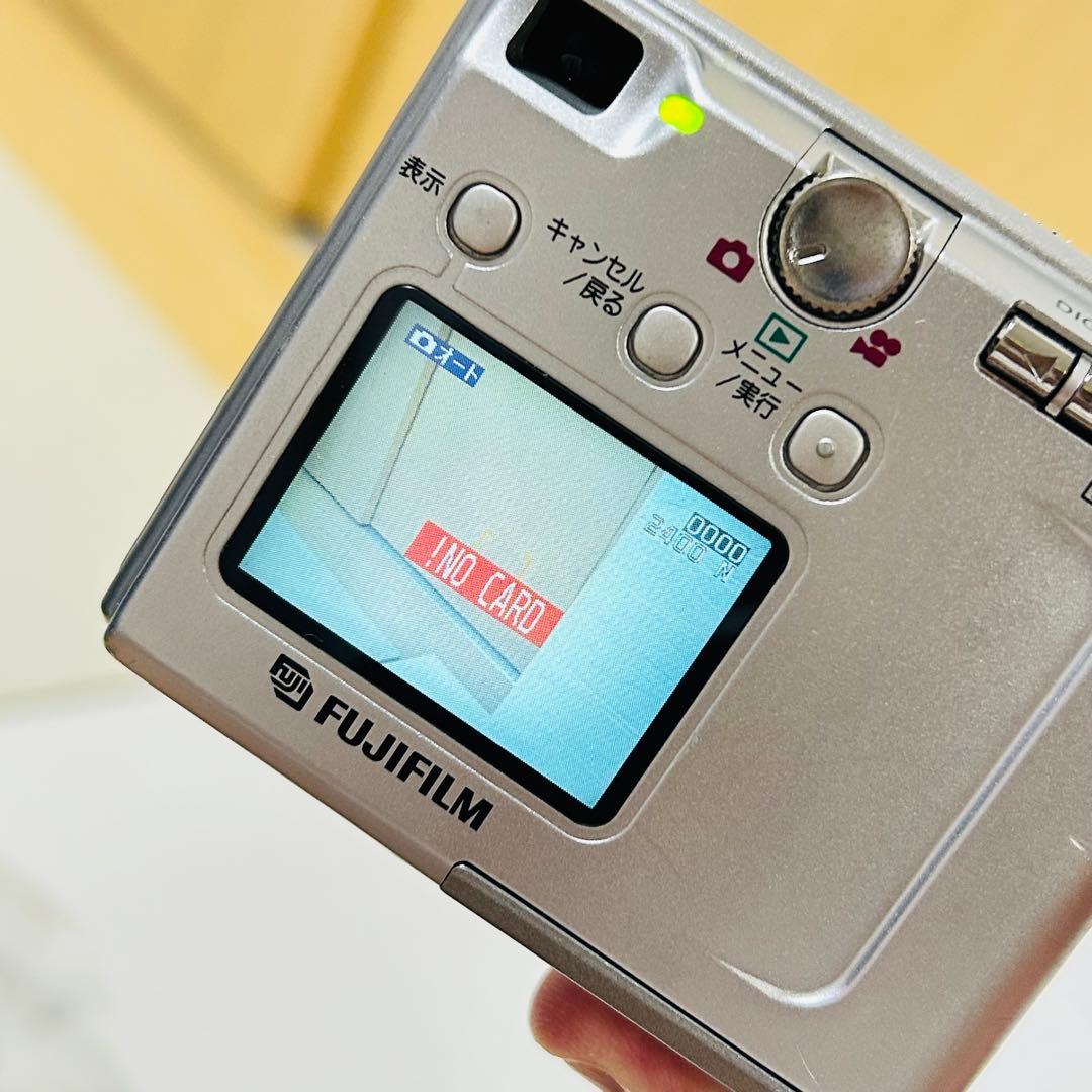【動作品】 【外観美品】FUJIFILM FINEPIX 40i シルバー