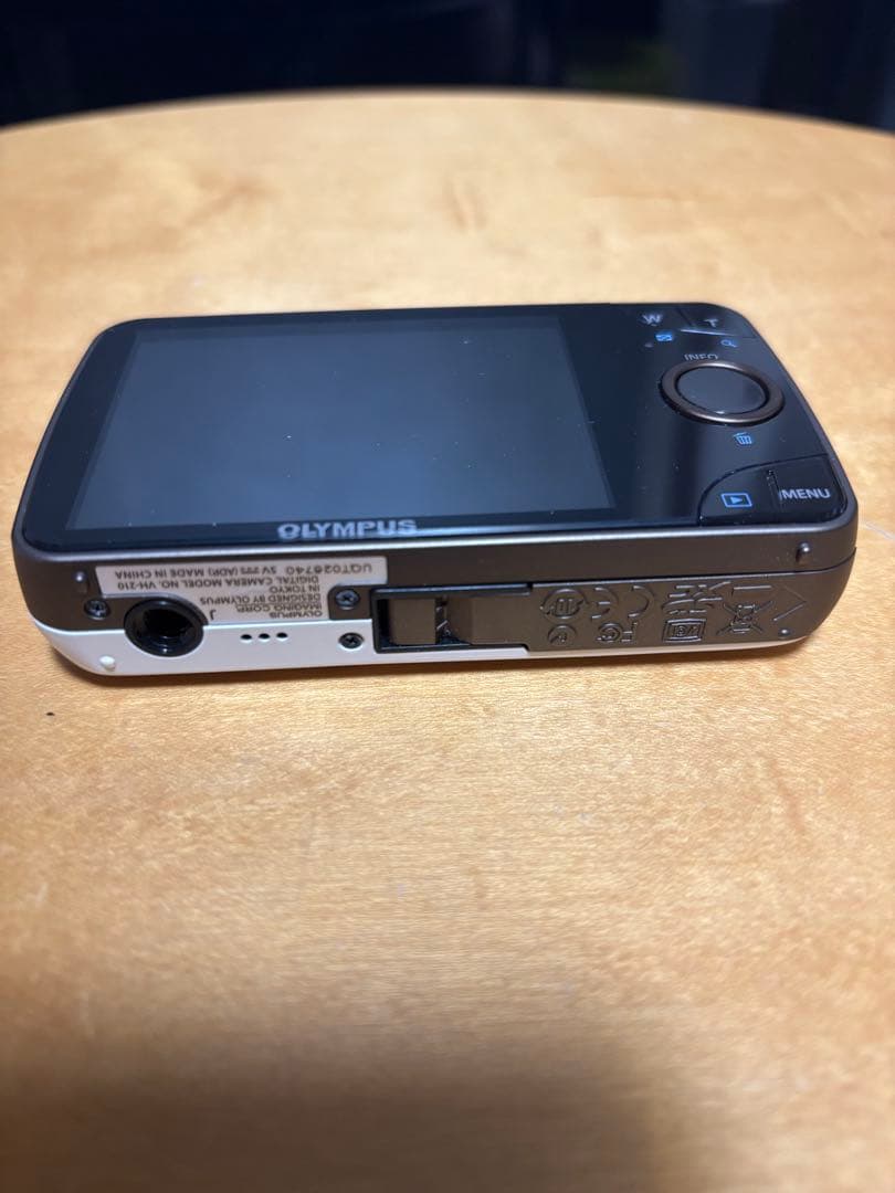 OLYMPUS オリンパス VH-210 ホワイト デジカメ