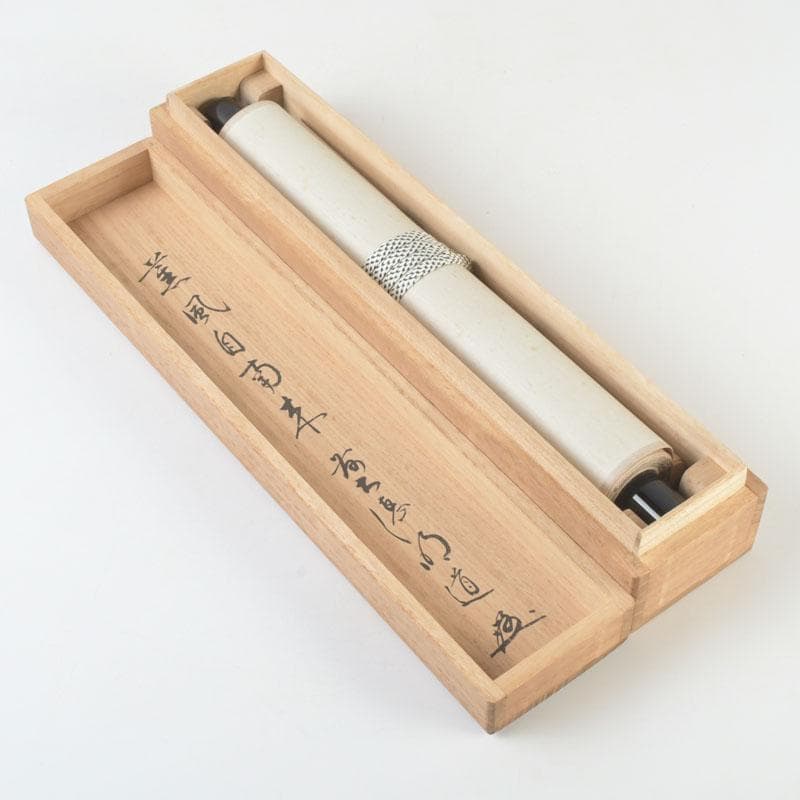 ズーミンママ 　戸上明道筆　一行書　「薫風自南来」　共箱　C　9794A