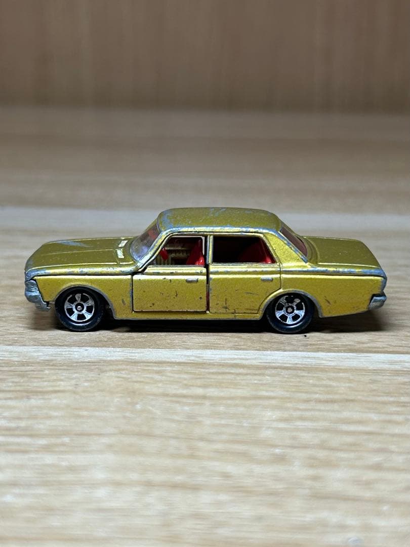 n*e様 トミカ　黒箱 3-1-4 トヨタ クラウン スーパーデラックス 1Aホ