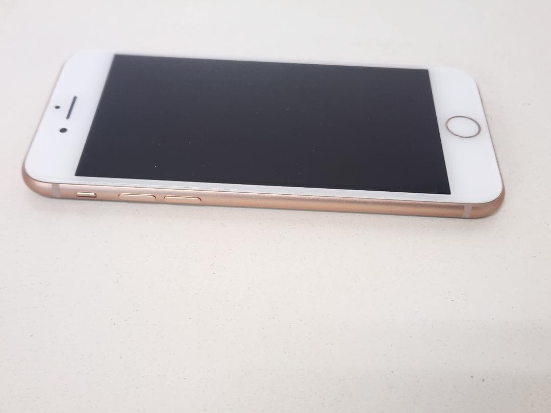 SIMフリー　iPhone8　64GB　美品