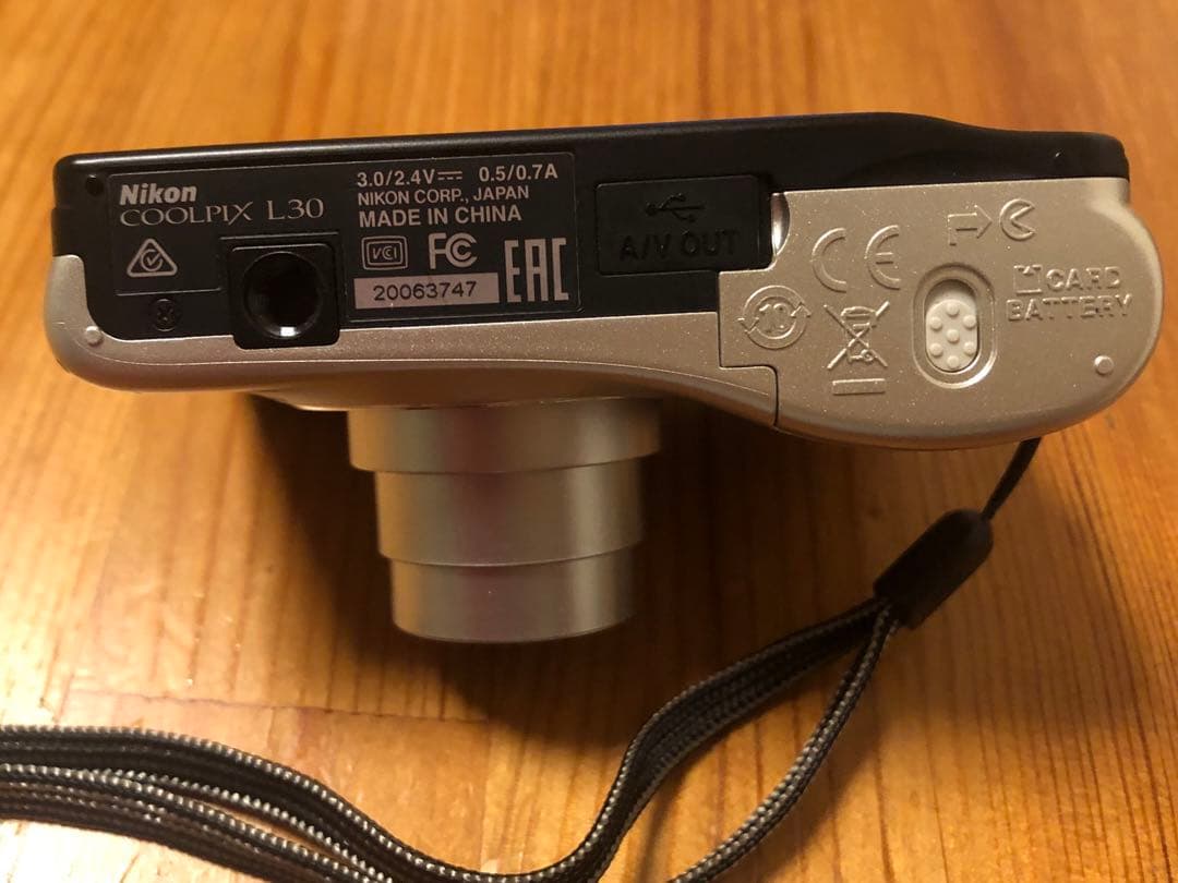 Nikon COOLPIX L30コンデジ シルバー