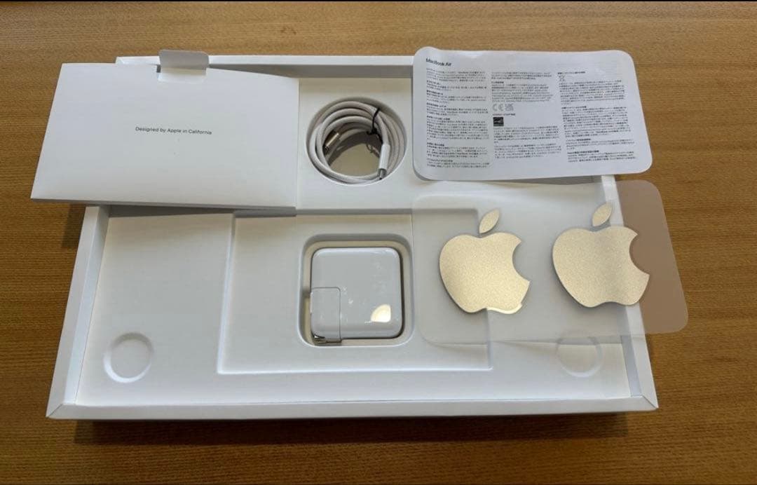 MacBookAir M2 13インチ 8GB/256GB 箱付　スターライト