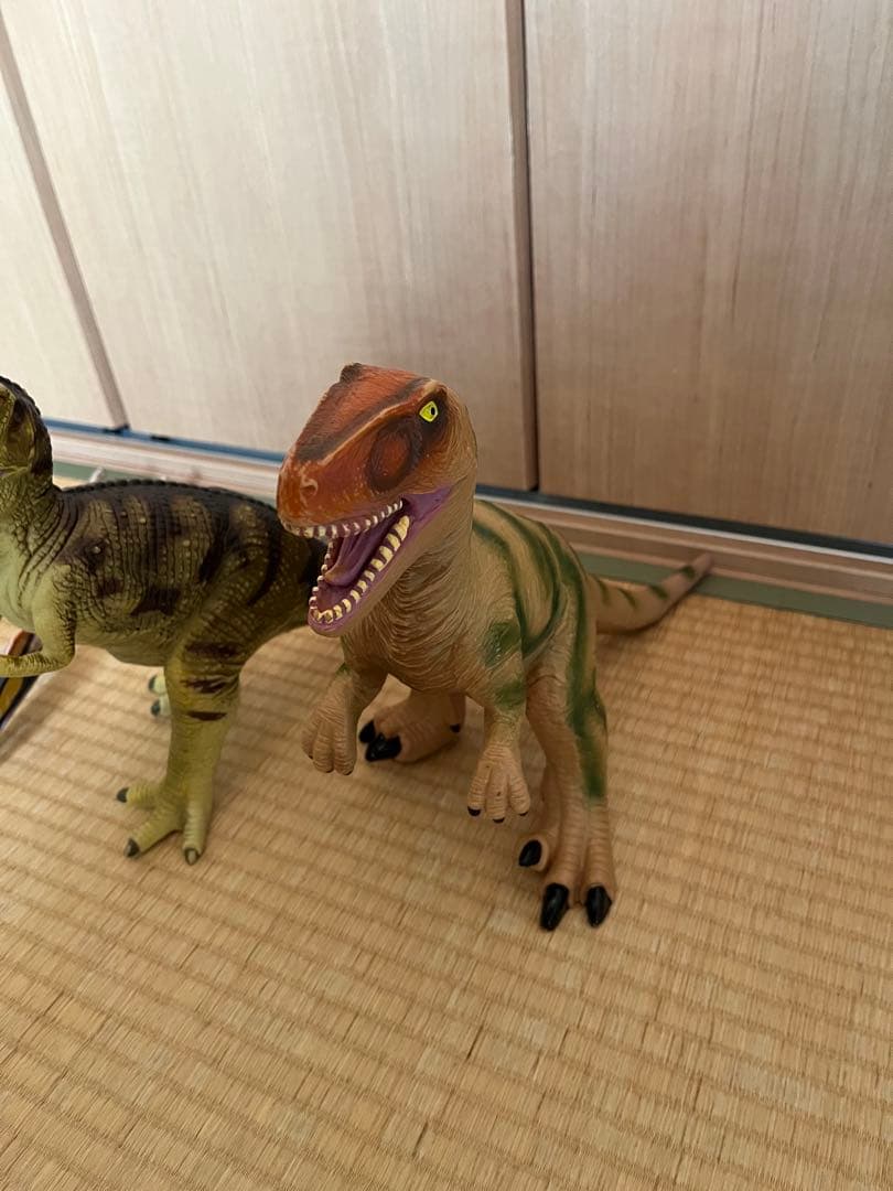 恐竜フィギュア3体セット　ビニールモデル