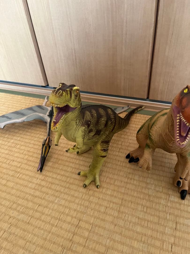 恐竜フィギュア3体セット　ビニールモデル