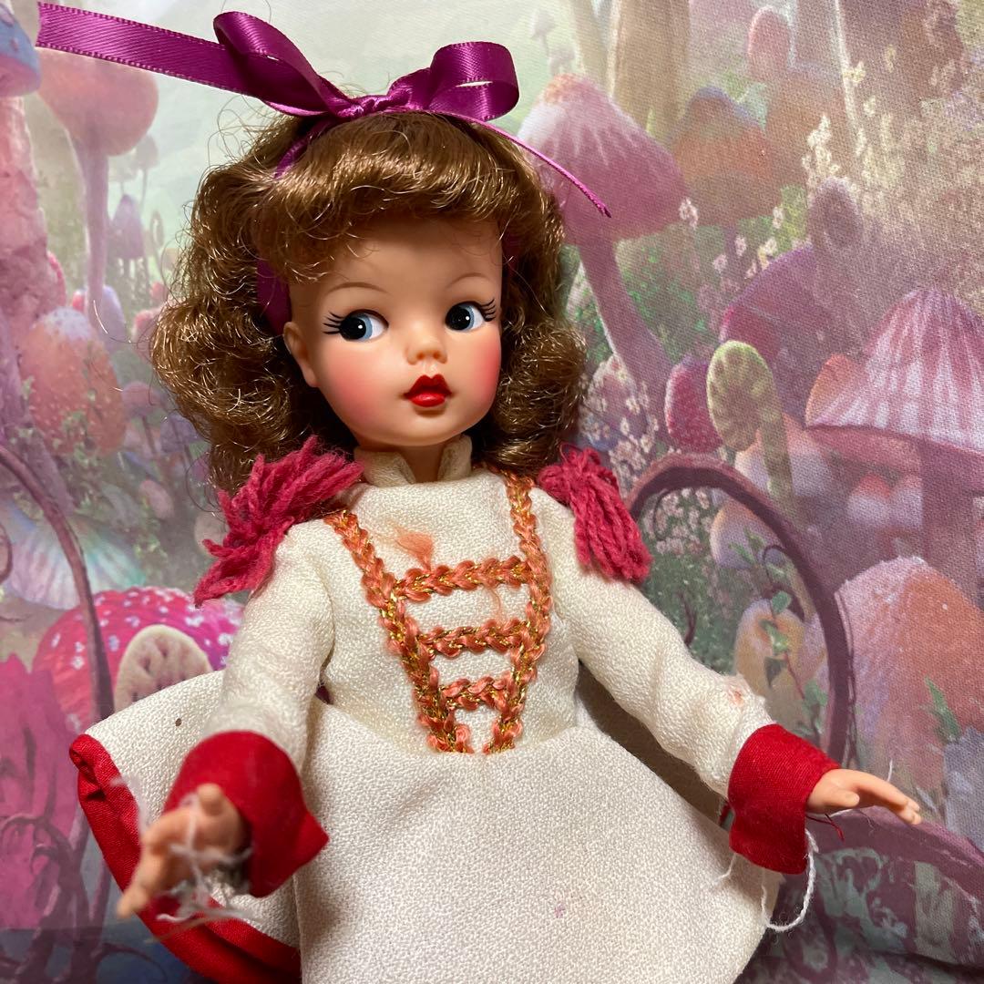 ふわっふわな髪のタミーちゃん人形、お着替え付き。