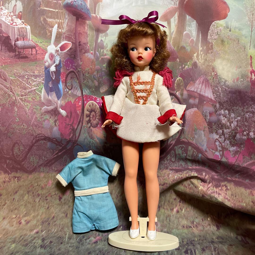 ふわっふわな髪のタミーちゃん人形、お着替え付き。