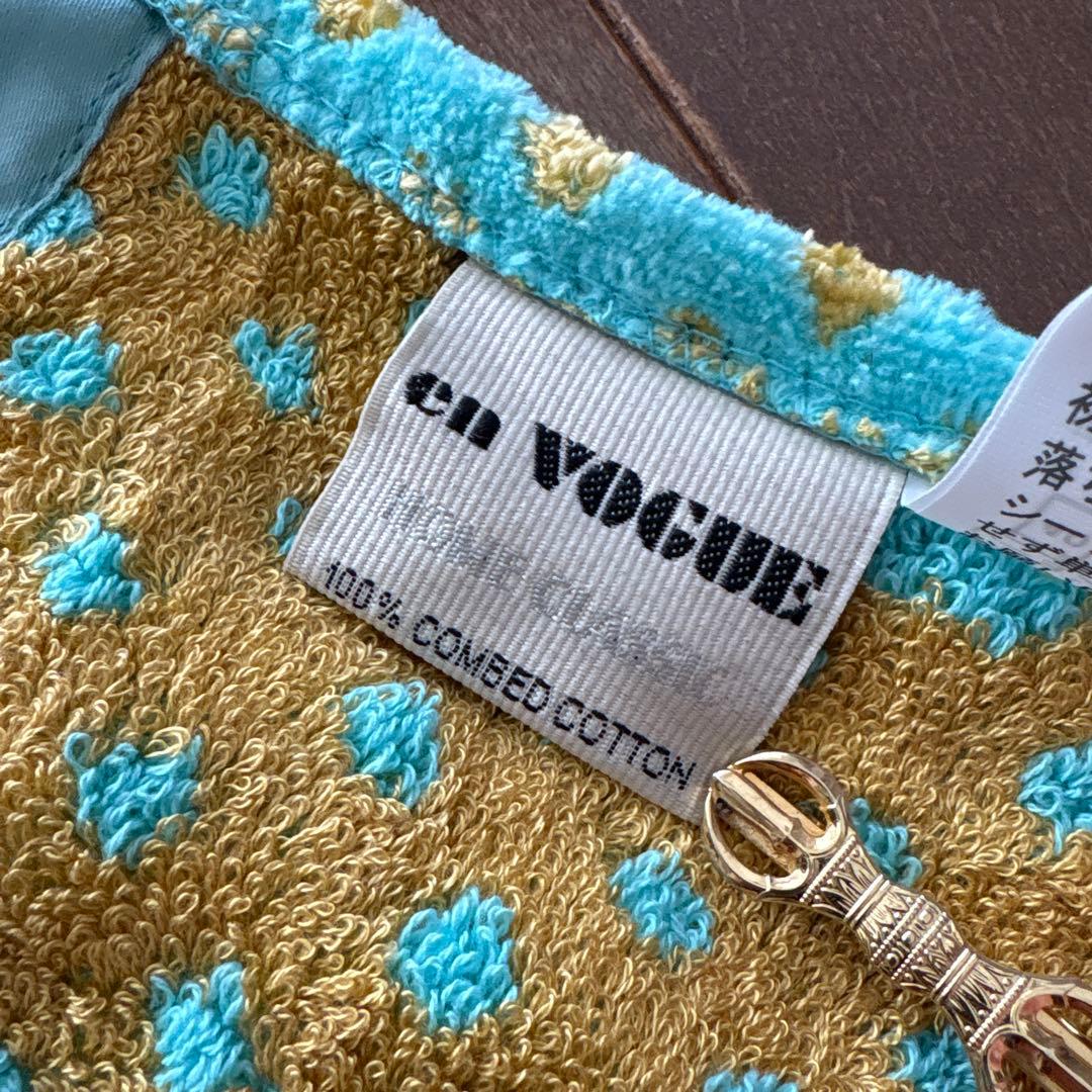 未使用　タオルサロン　カラカラ　エプロン　プードル　ドット　水色　ゴールド系