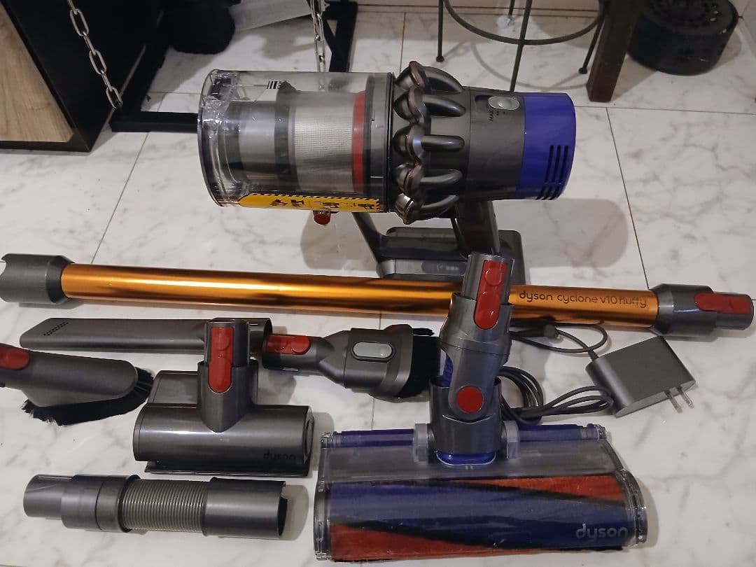 べ*ん様 Dyson V10 SV12 本体＋ソフトローラーヘッド 付属品多数