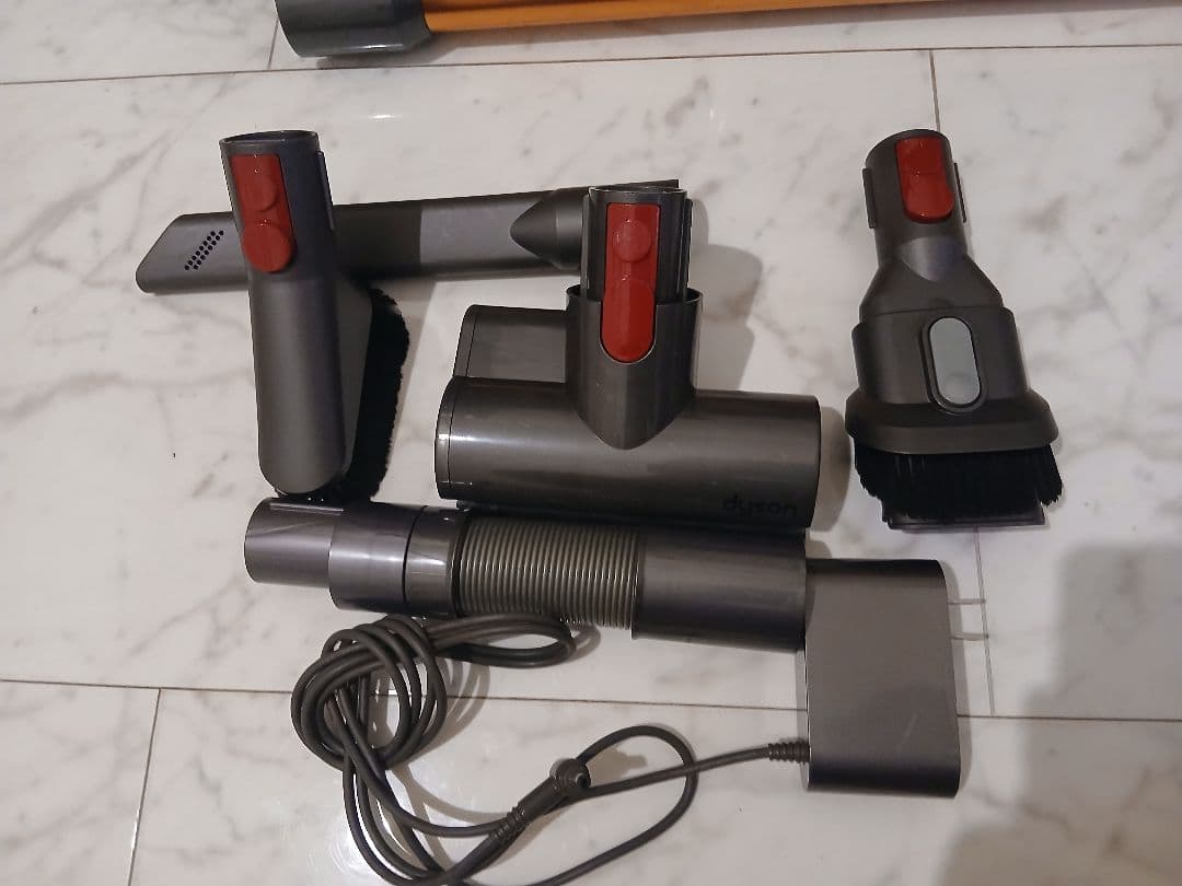 べ*ん様 Dyson V10 SV12 本体＋ソフトローラーヘッド 付属品多数