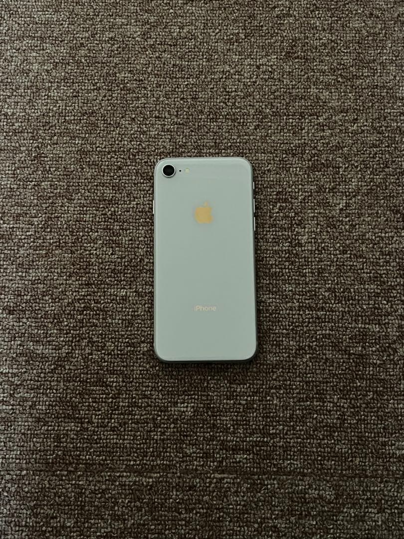 iPhone8 本体　64GB
