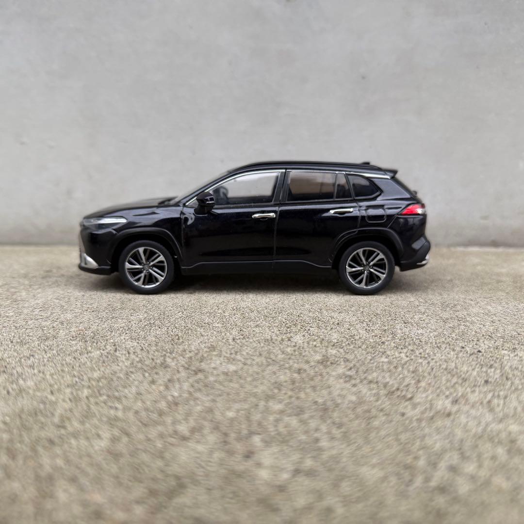 1/30 トヨタ カローラクロス カラーサンプル ミニカー