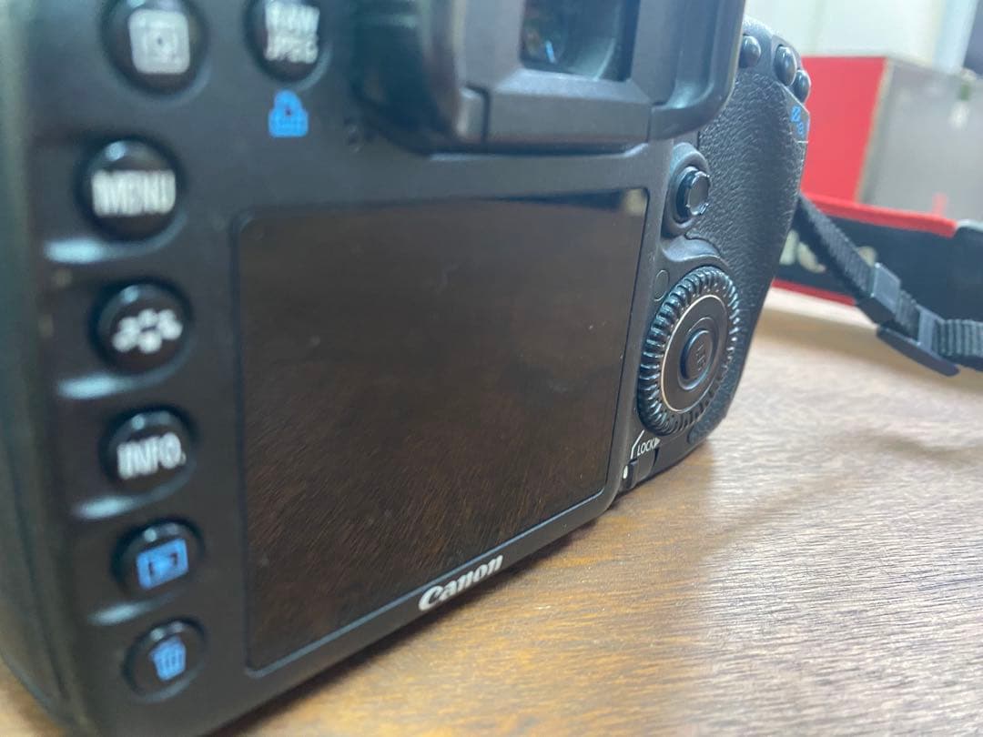 Canon EOS 7D デジタル一眼レフカメラ DS126251
