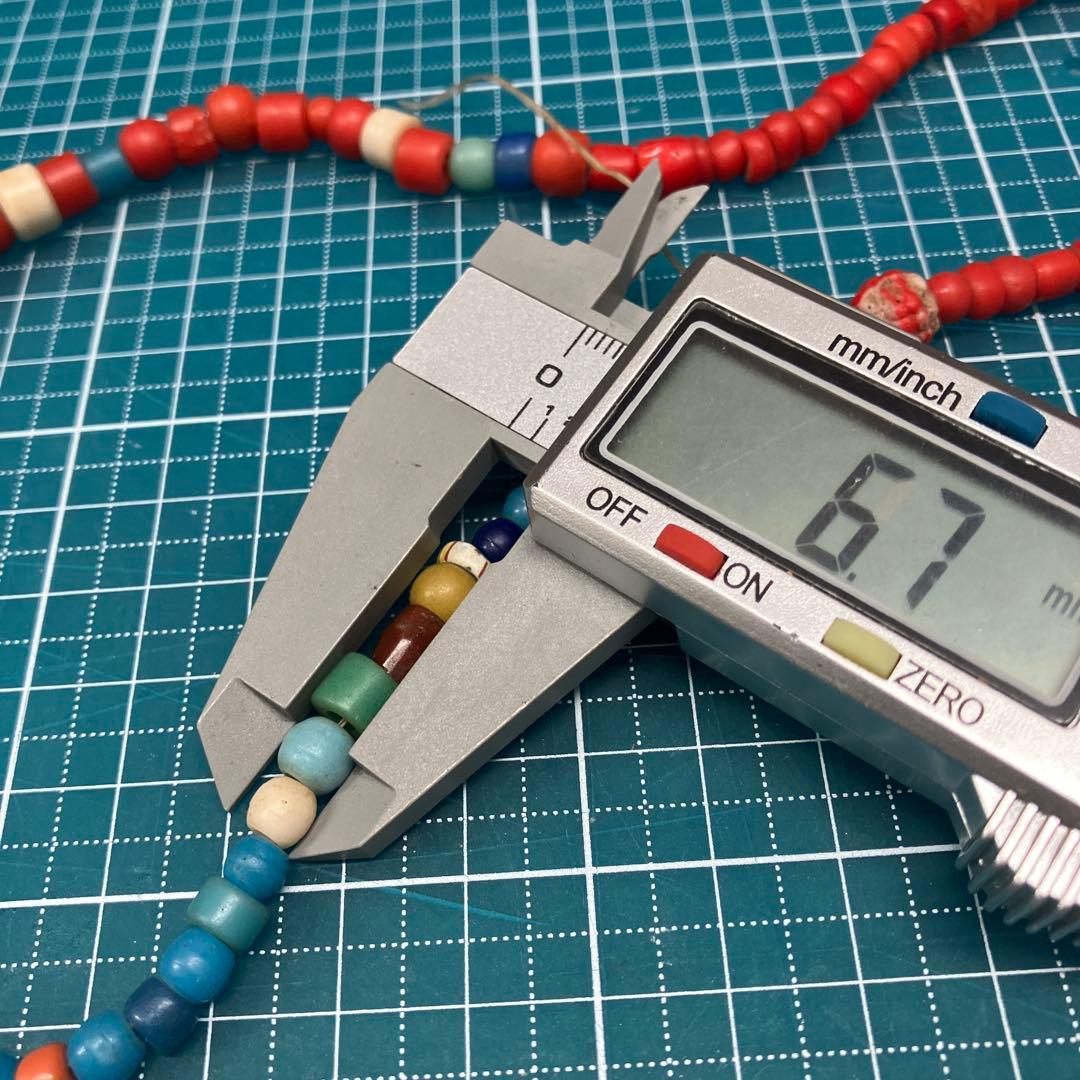 アフリカのアンティークビーズネックレス(希少品、一点物)全長約52センチ