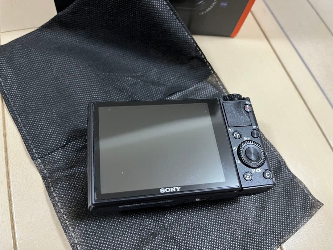 SONYデジカメ RX100III DSC-RX100M3 （純正ケース付き