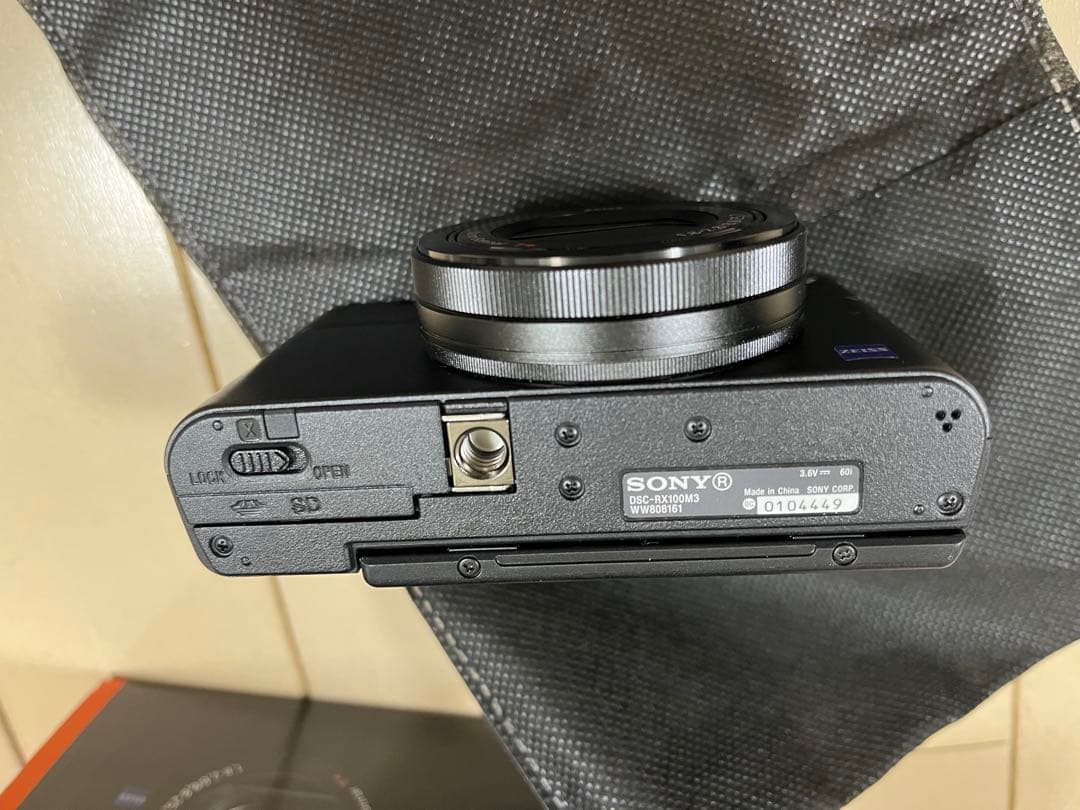 SONYデジカメ RX100III DSC-RX100M3 （純正ケース付き