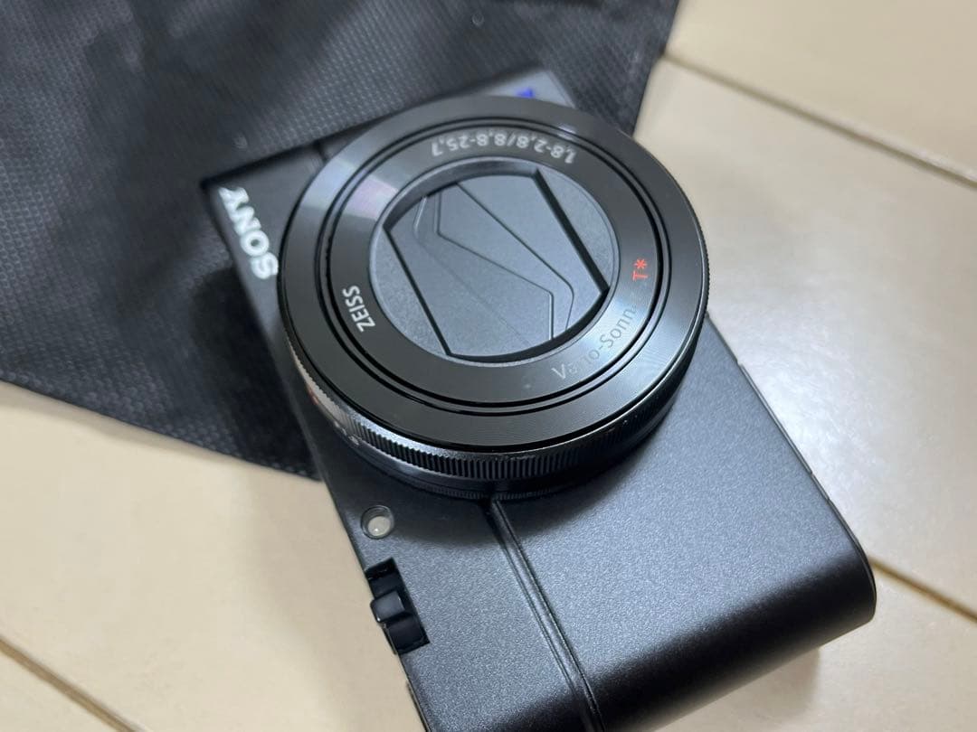 SONYデジカメ RX100III DSC-RX100M3 （純正ケース付き