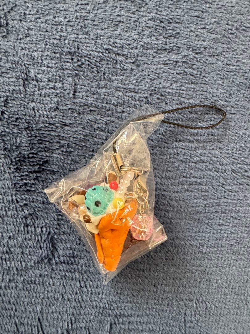 【新品】ご当地限定等　ハローキティ　エヴァン リラックマ等ストラップ11個セット