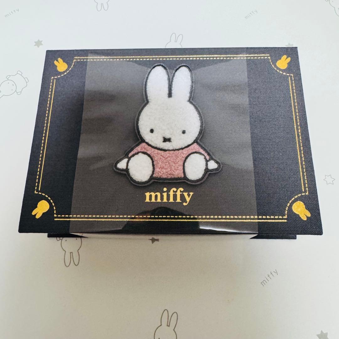 ミッフィー　雑貨フェスタ　りんご柄クッキー缶　モロゾフ　ふわふわワッペン　チョコ