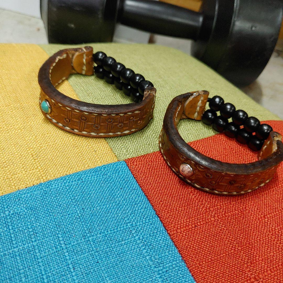 送料無料　ペアブレスレット　牛革　レザーとビーズ　金属アレルギー対応