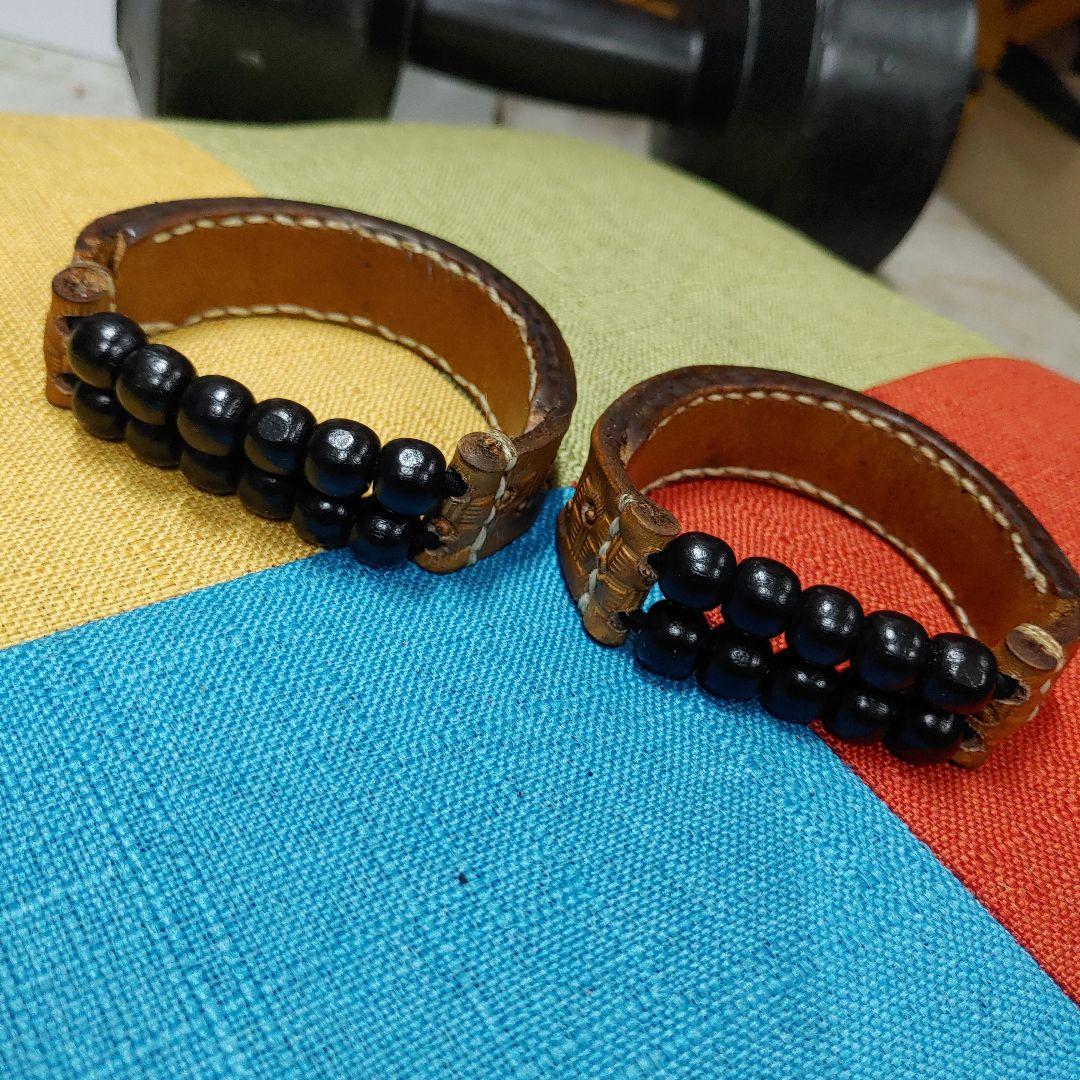 送料無料　ペアブレスレット　牛革　レザーとビーズ　金属アレルギー対応