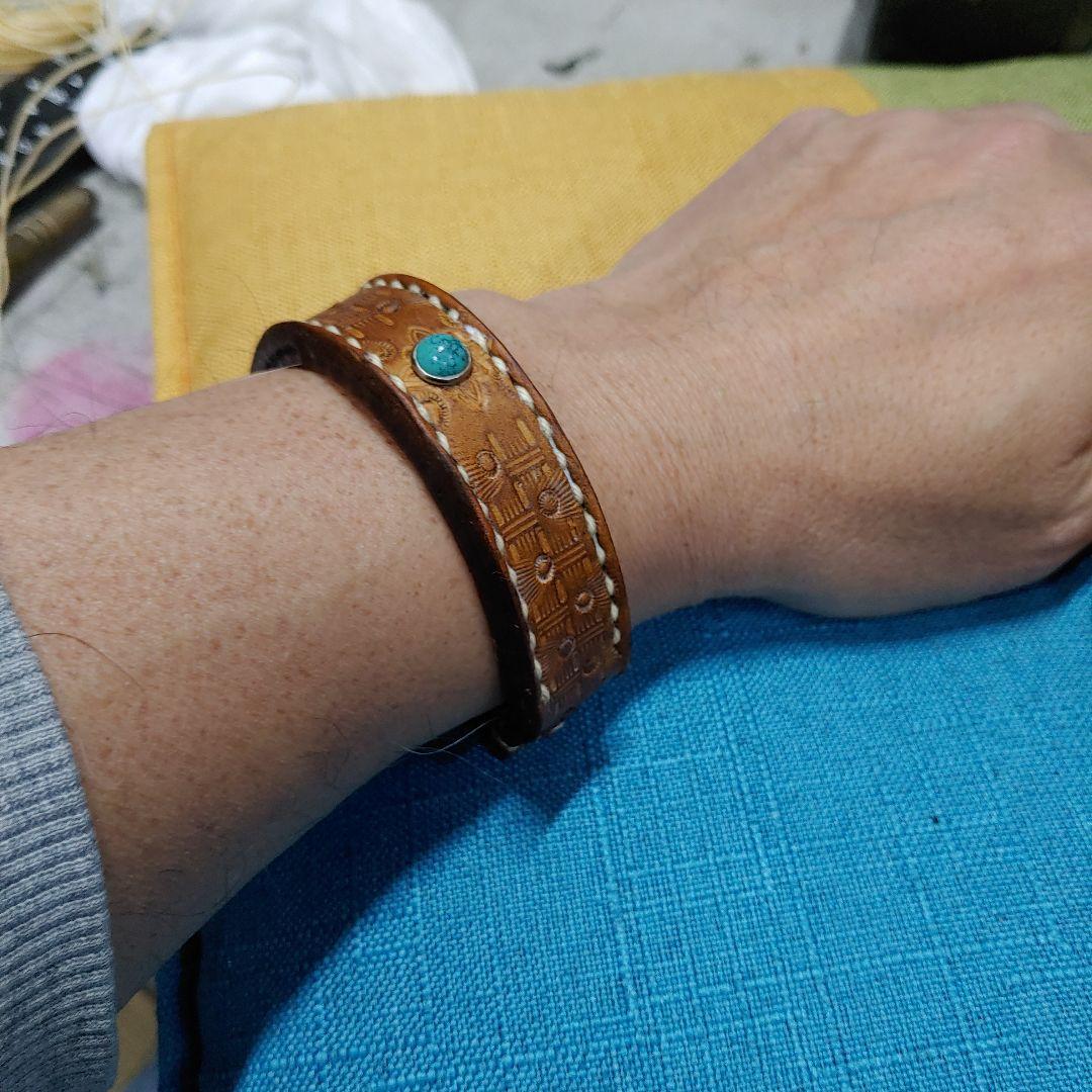 送料無料　ペアブレスレット　牛革　レザーとビーズ　金属アレルギー対応