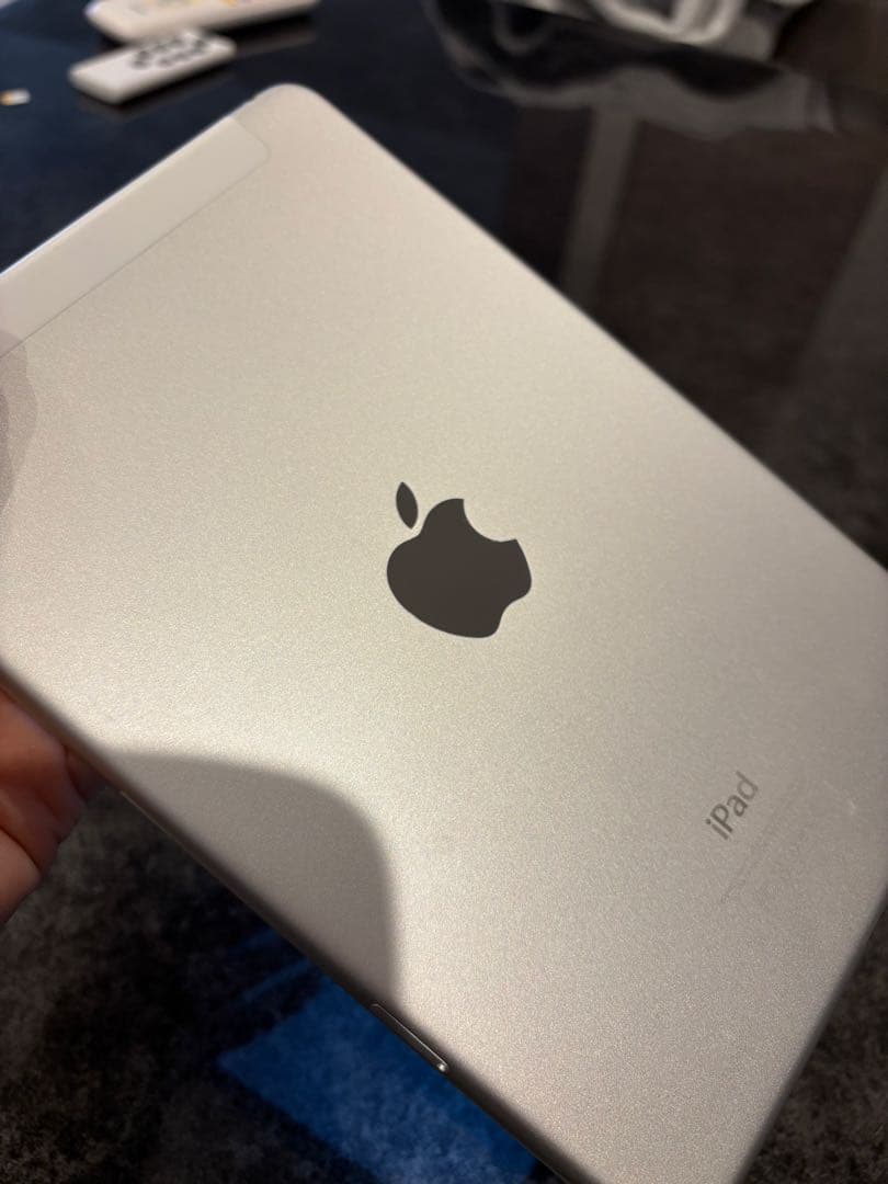 美品 iPad Mini 第4世代 128GB Wi-Fi + Cellular