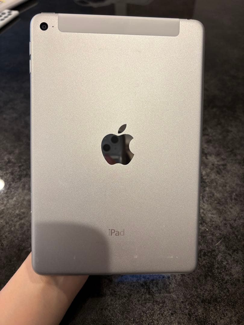 美品 iPad Mini 第4世代 128GB Wi-Fi + Cellular