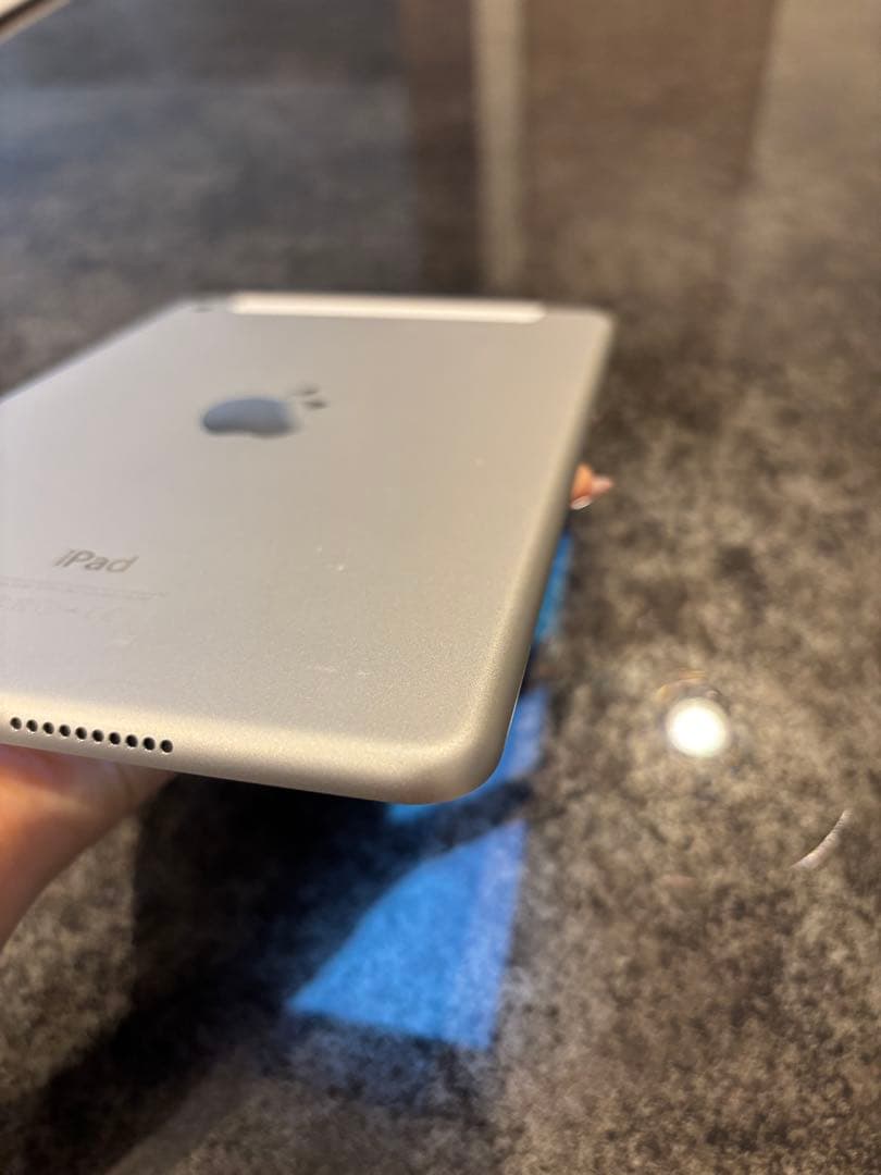 美品 iPad Mini 第4世代 128GB Wi-Fi + Cellular