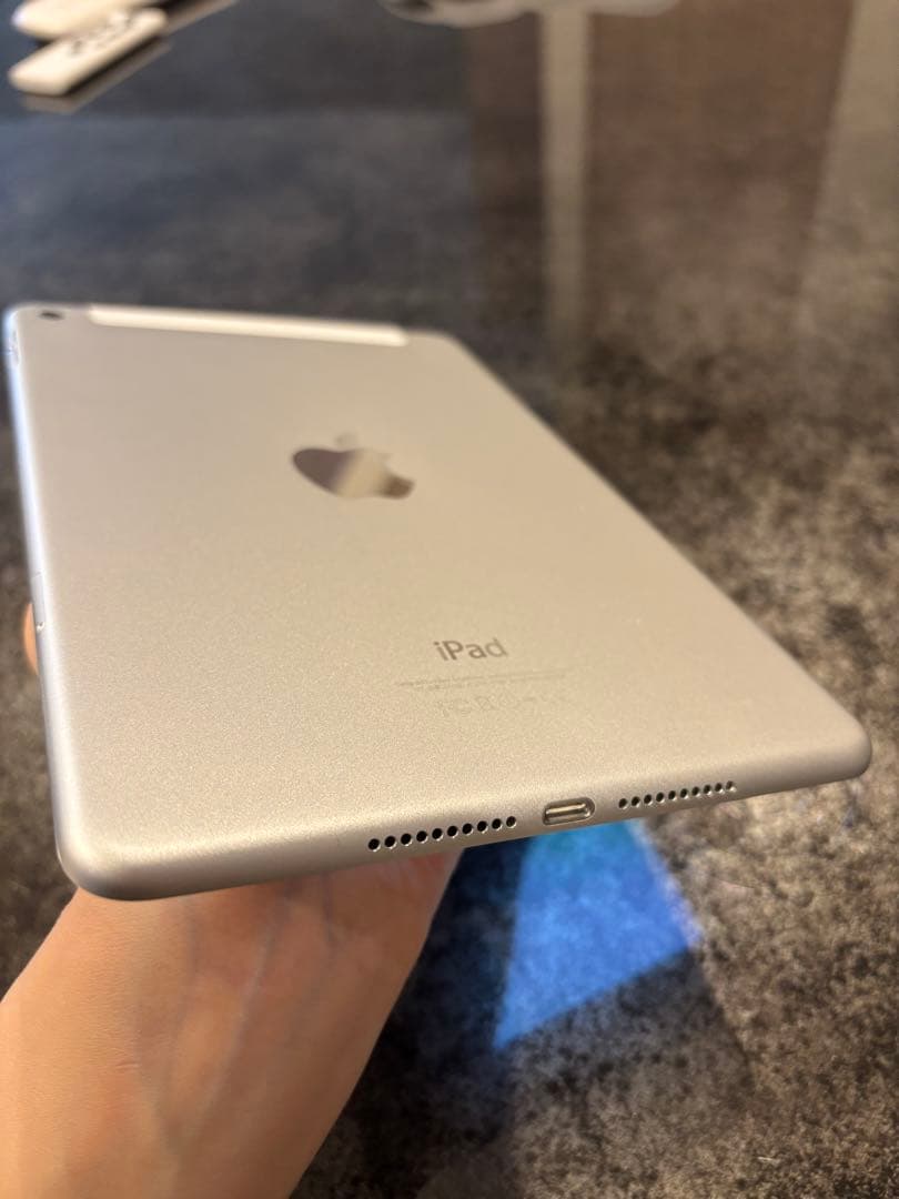 美品 iPad Mini 第4世代 128GB Wi-Fi + Cellular