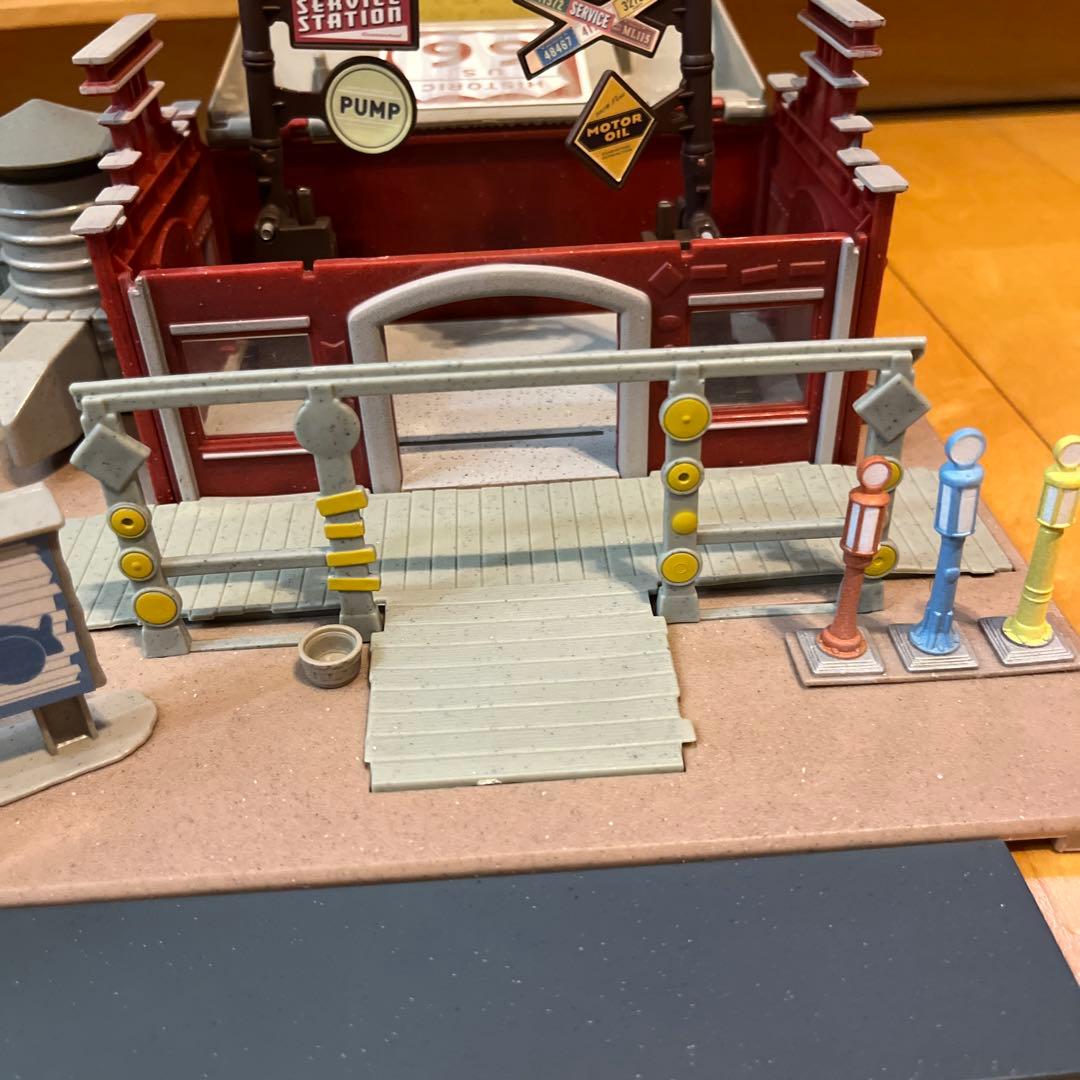 マテルカーズ　リジーの記念グッズショップラジエータースプリングスプレイセット