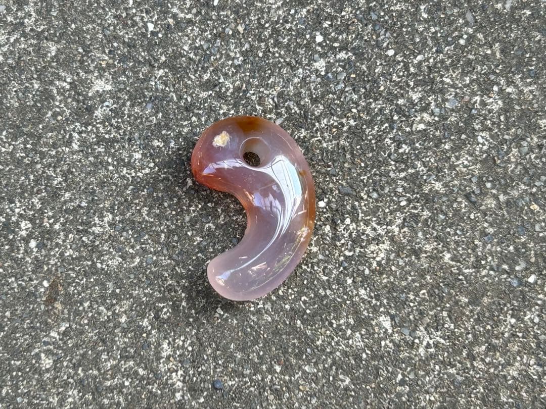 青森産　紫メノウ勾玉　錦石