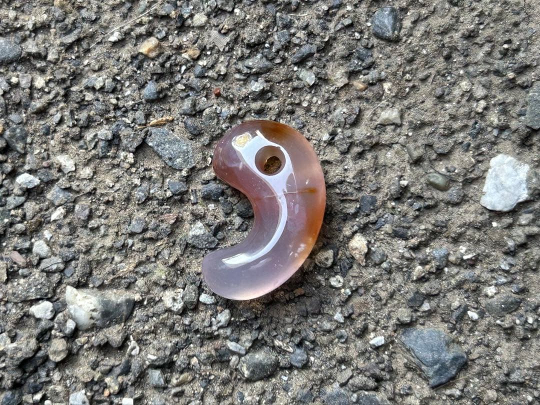 青森産　紫メノウ勾玉　錦石