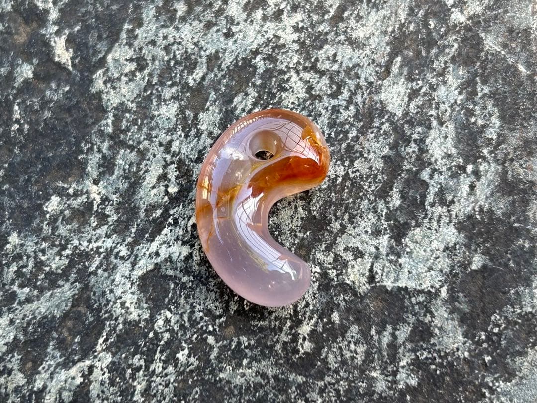 青森産　紫メノウ勾玉　錦石