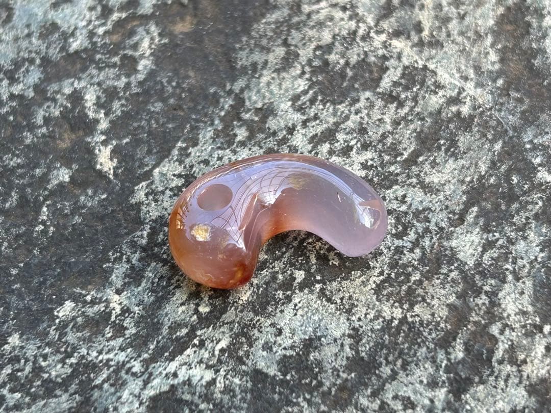 青森産　紫メノウ勾玉　錦石