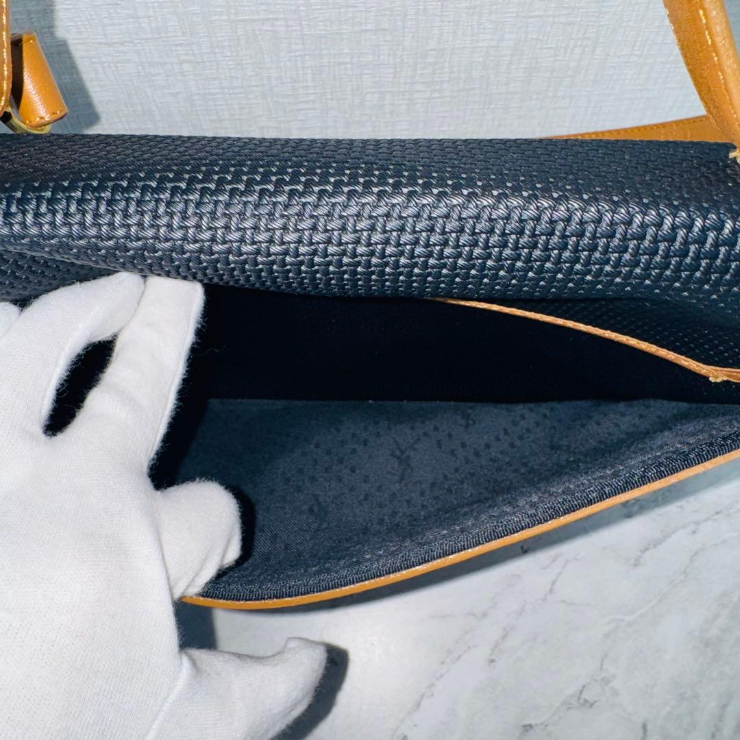 ✨YVES SAINT LAURENT✨ロゴプレート✨ネイビー✨ショルダーバッグ