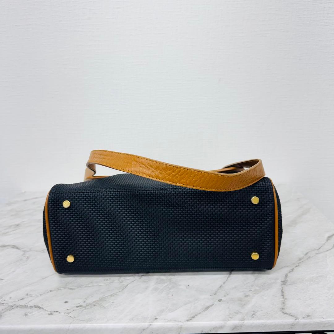 ✨YVES SAINT LAURENT✨ロゴプレート✨ネイビー✨ショルダーバッグ