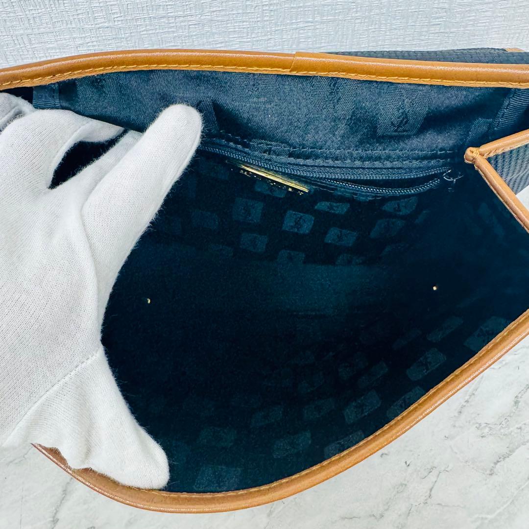 ✨YVES SAINT LAURENT✨ロゴプレート✨ネイビー✨ショルダーバッグ