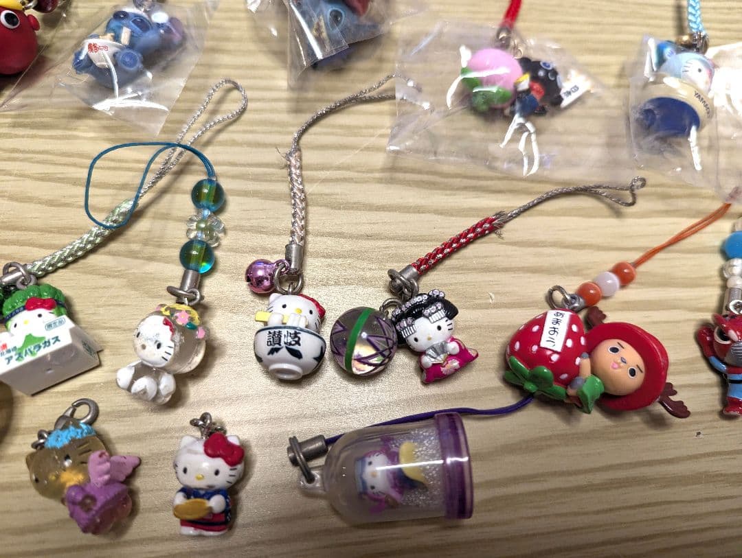 【ご当地】激レア　詰め合わせ　ストラップ　キーホルダー　鏡　文房具