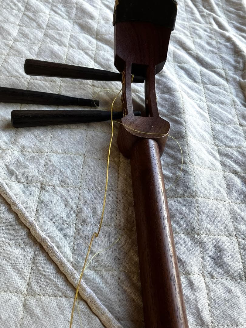 【ジャンク】　三味線　ハードケース バチ付き