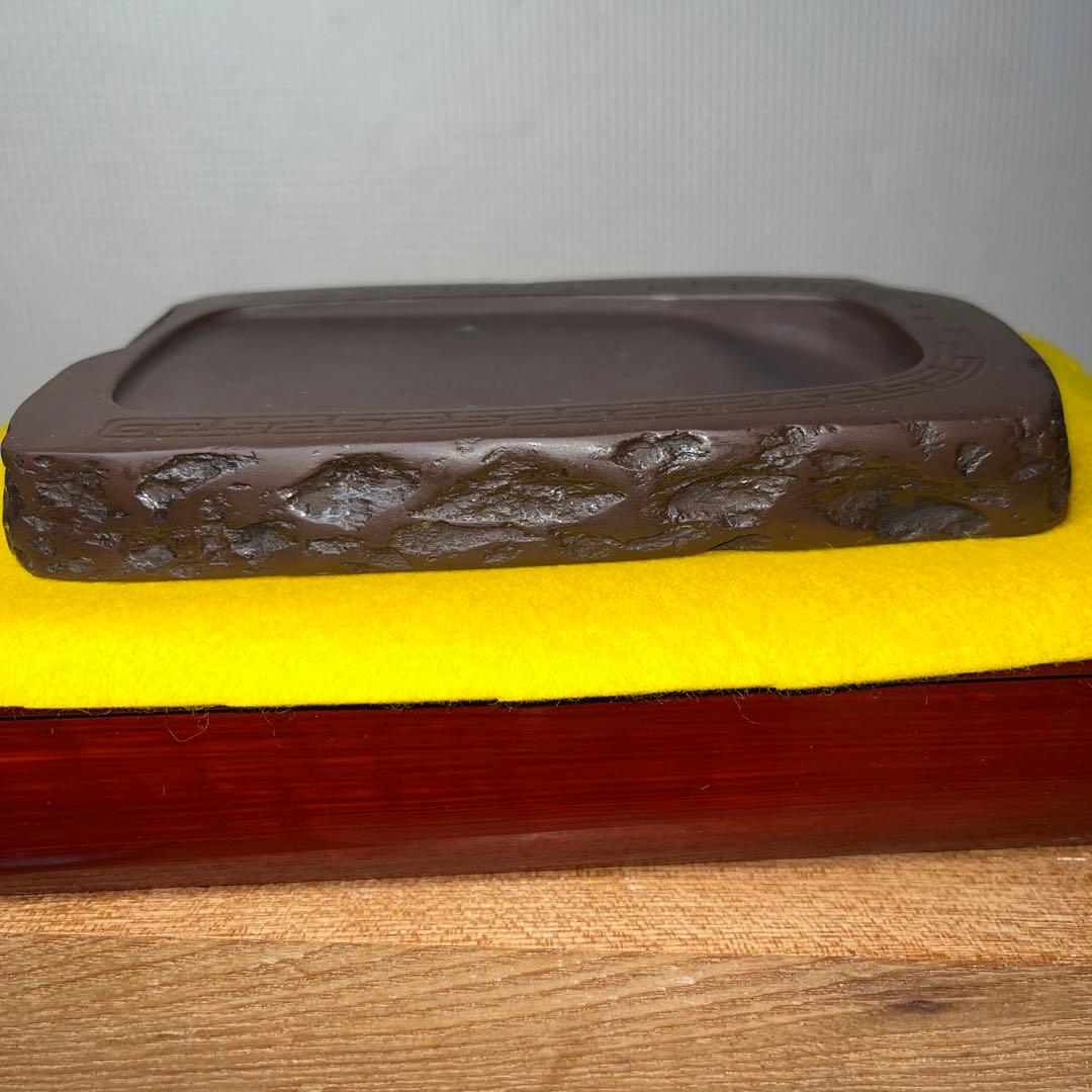 ⭕️赤間硯　名工　堀尾卓司　T字様彫刻野面硯　女性好み作品