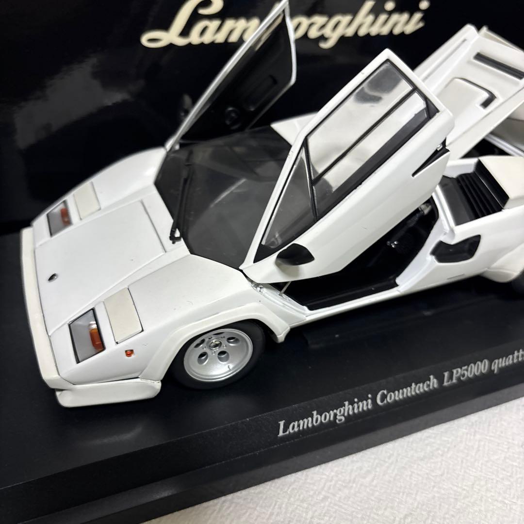 京商 1/18 ランボルギーニ カウンタックLP5000QV(ホワイト)